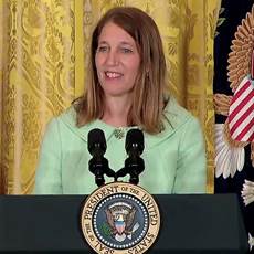 MedPAC recommends that Secretary Burwell implement a unified system “sooner than is currently legislated.” MedPAC recommends that Secretary Burwell implement a unified system “sooner than is currently legislated.”